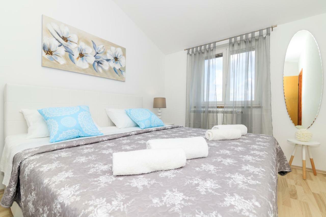 Holiday Home Natasha Svetvincenat Bagian luar foto