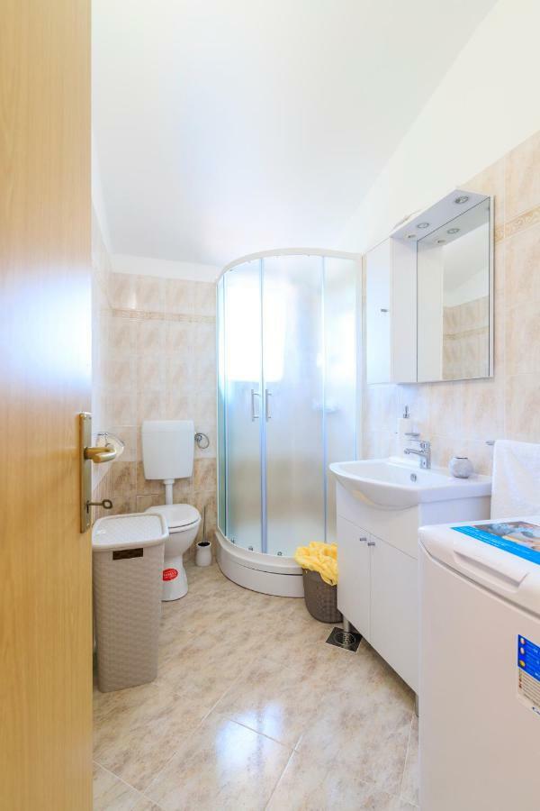 Holiday Home Natasha Svetvincenat Bagian luar foto